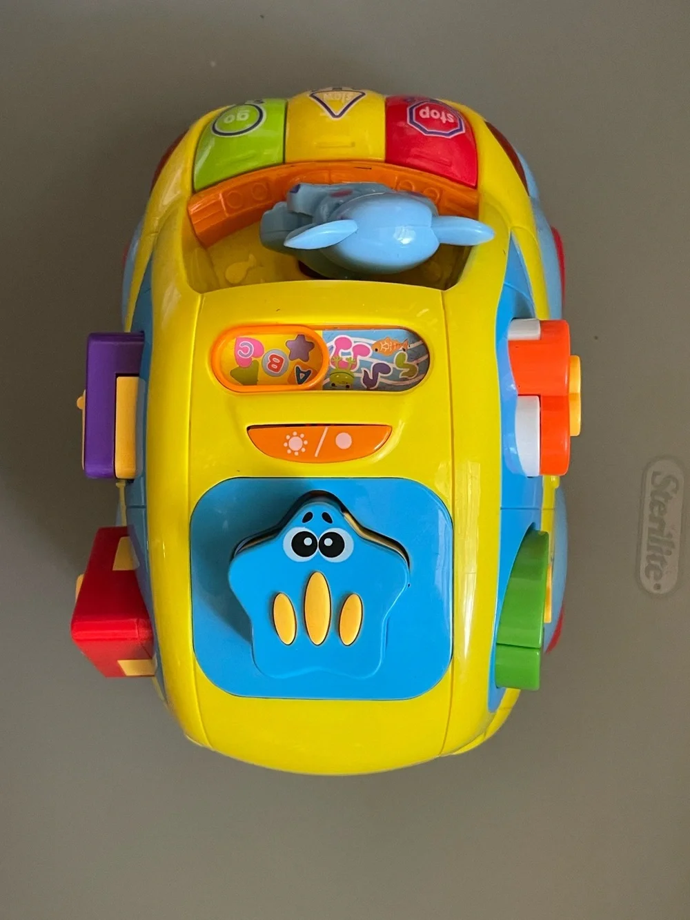 Huile Toys Smart Bus Shape-Sorting Toy 5 Colorful Animal Blocks Moves Musical